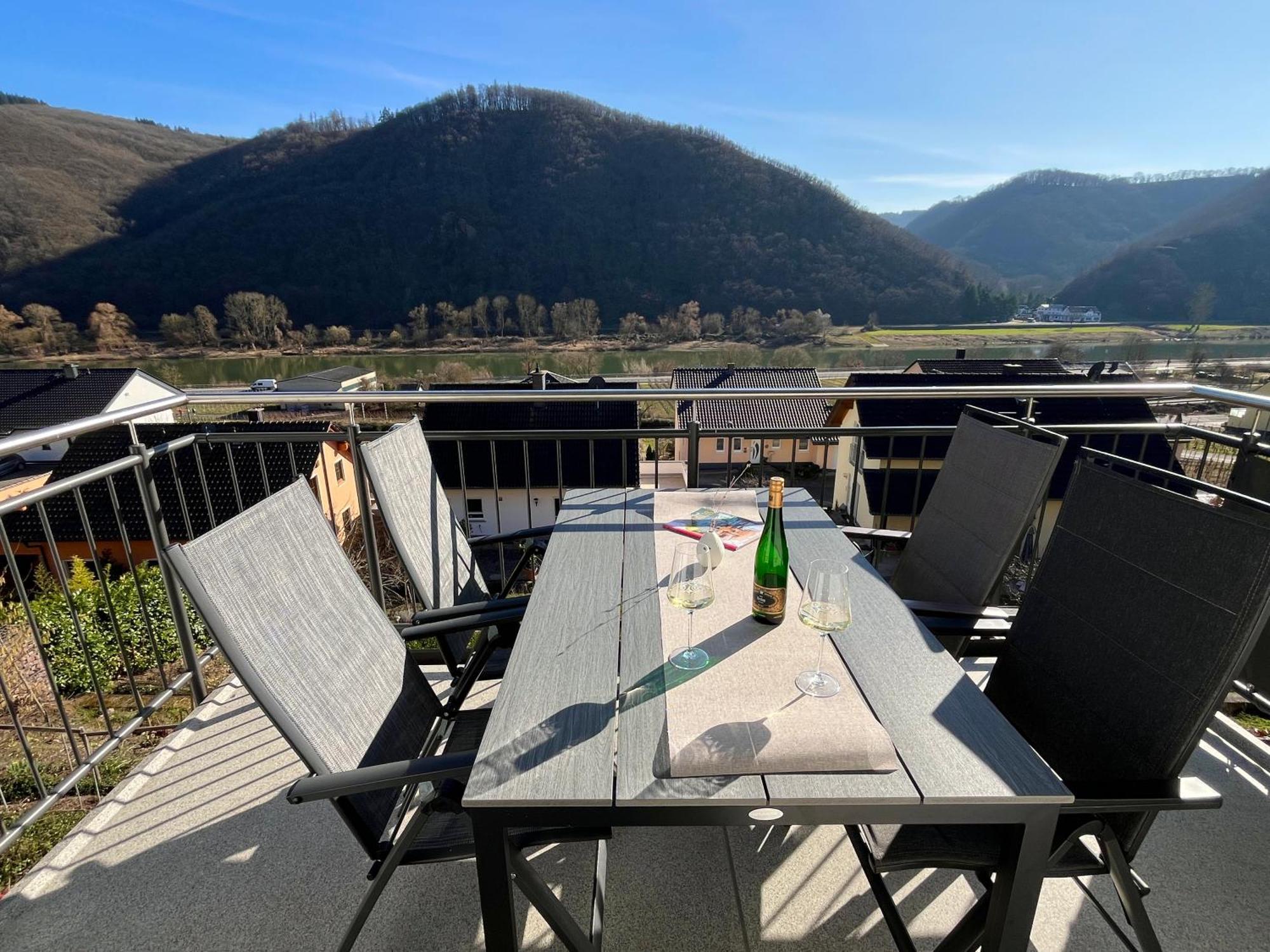 Ferienwohnung Moseltraum, 1-6 Pers, Mit 3 Schlafzimmer Und Panoramabalkon Müden Exterior foto
