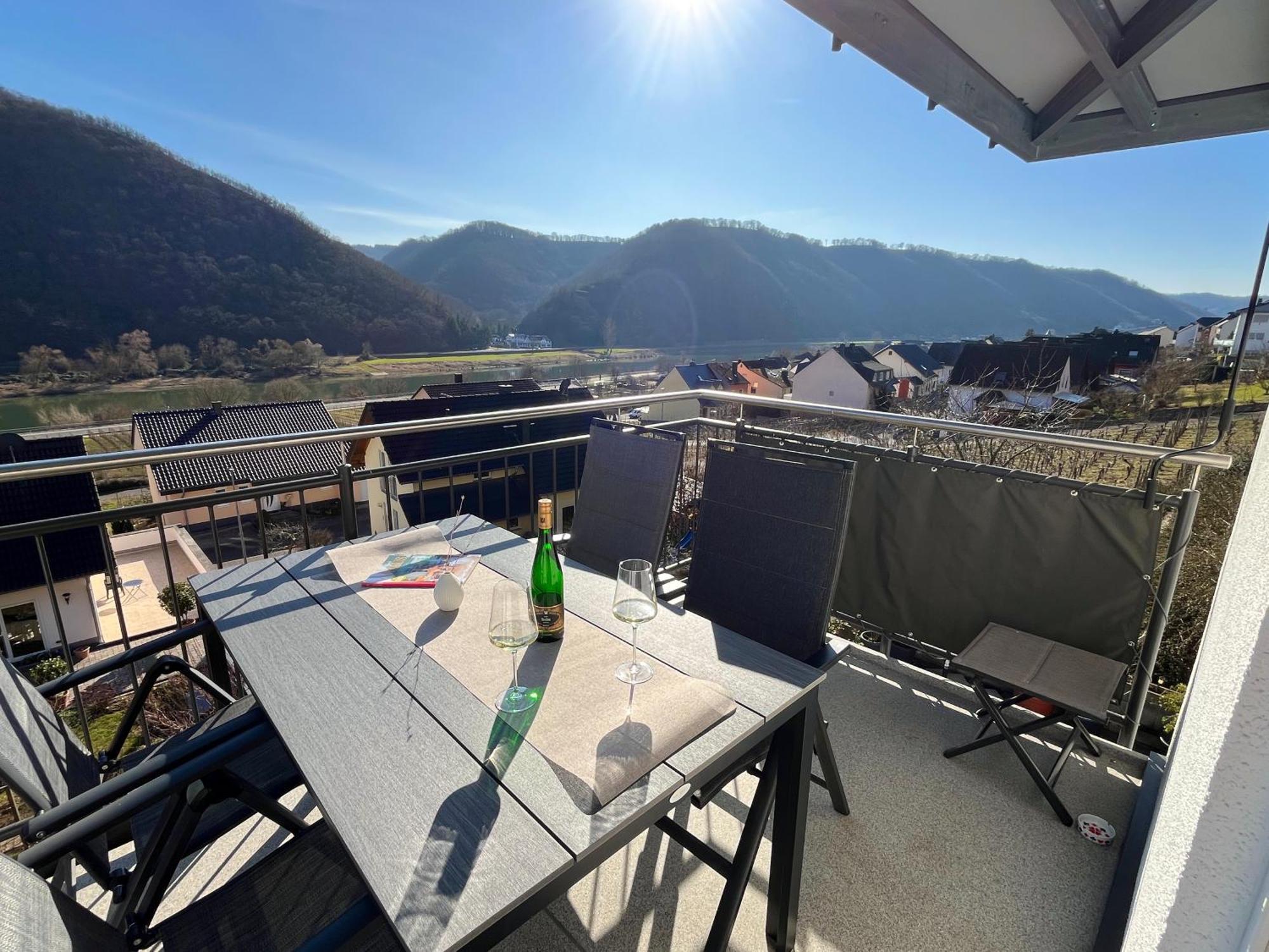 Ferienwohnung Moseltraum, 1-6 Pers, Mit 3 Schlafzimmer Und Panoramabalkon Müden Exterior foto