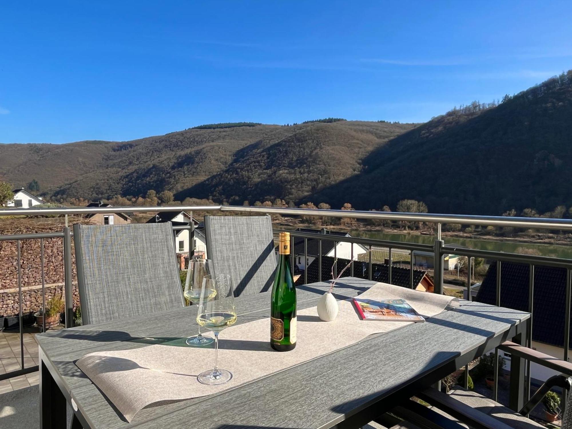 Ferienwohnung Moseltraum, 1-6 Pers, Mit 3 Schlafzimmer Und Panoramabalkon Müden Exterior foto